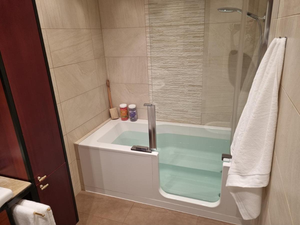 Villa With Private Sauna And Jacuzzi, 8 Min From Schloss Schoebrunn Bécs Kültér fotó